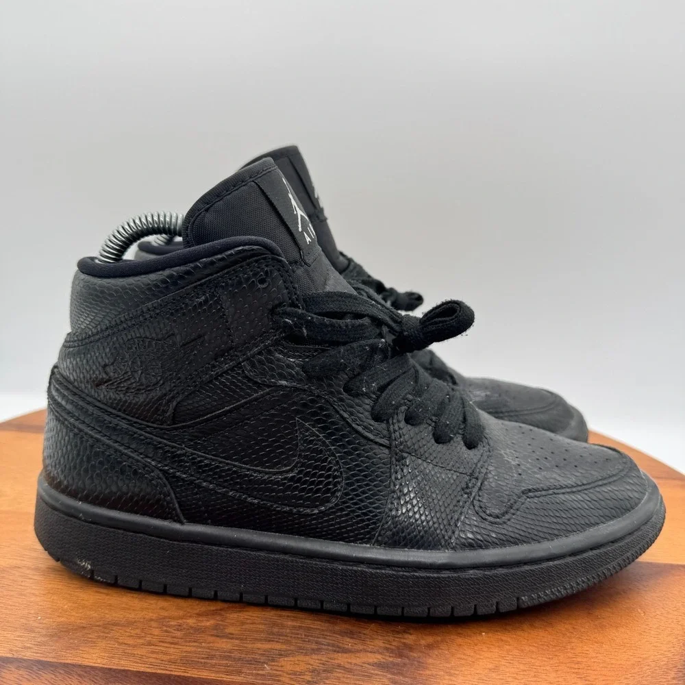 Air Jordan Mid Triple Black Snakeskin Womens 8‎ Classic Basketball Sneakers
